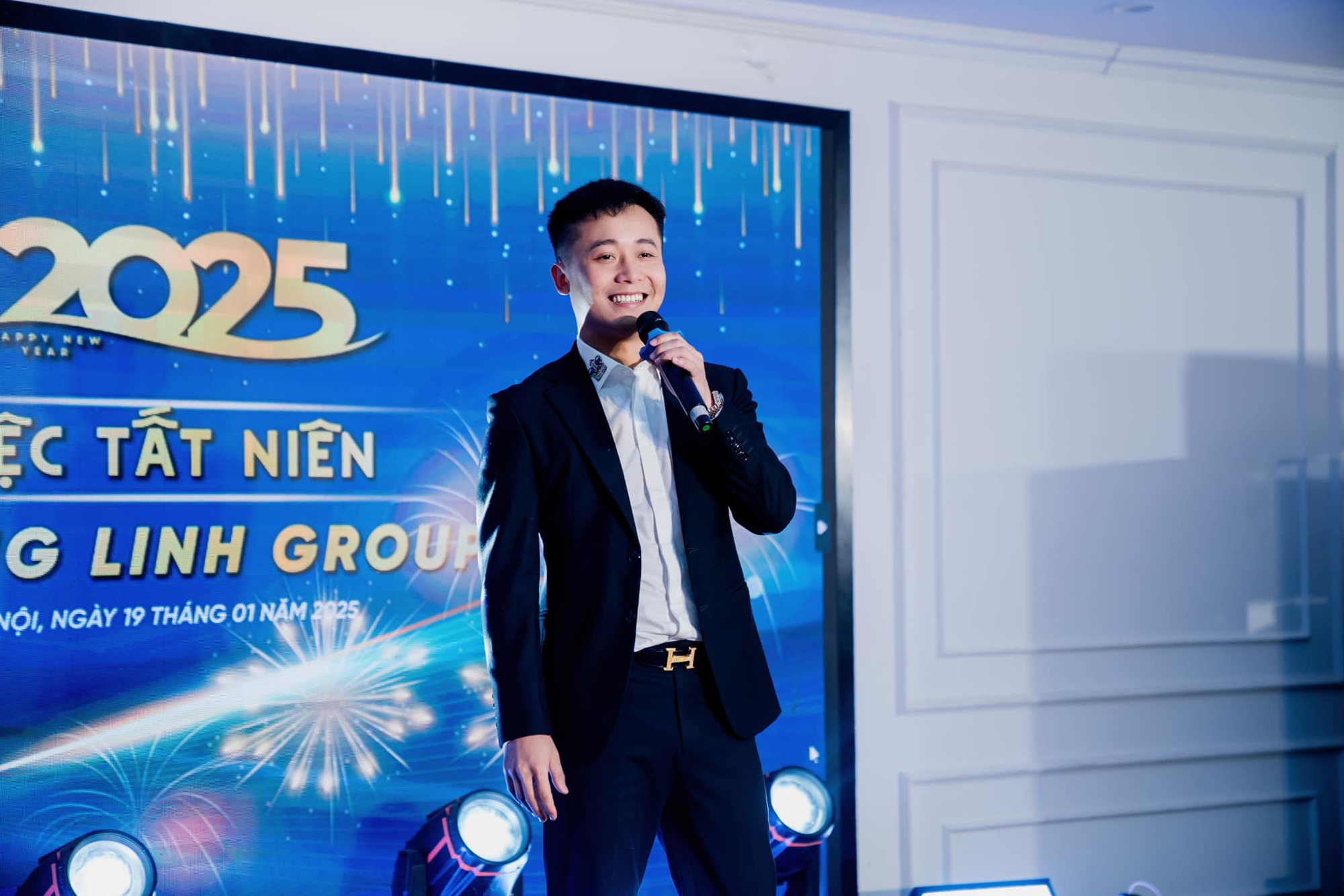 Quan điểm đang được chia sẻ rầm rộ của Quang Linh Vlogs: Mất tiền th&igrave; c&oacute; thể kiếm lại nhưng mất l&ograve;ng tin với nhau th&igrave; kh&ocirc;ng bao giờ!- Ảnh 3.