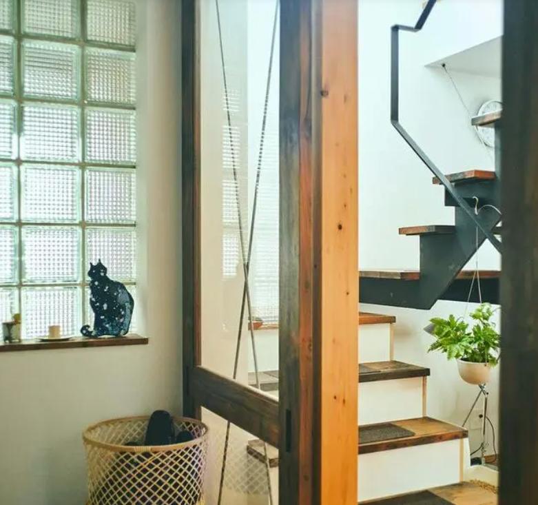 Người phụ nữ 50 tuổi ở một mình trong ngôi nhà 35m2 sau ly hôn: Cuộc sống của tôi không thể tuyệt vời hơn!- Ảnh 3.