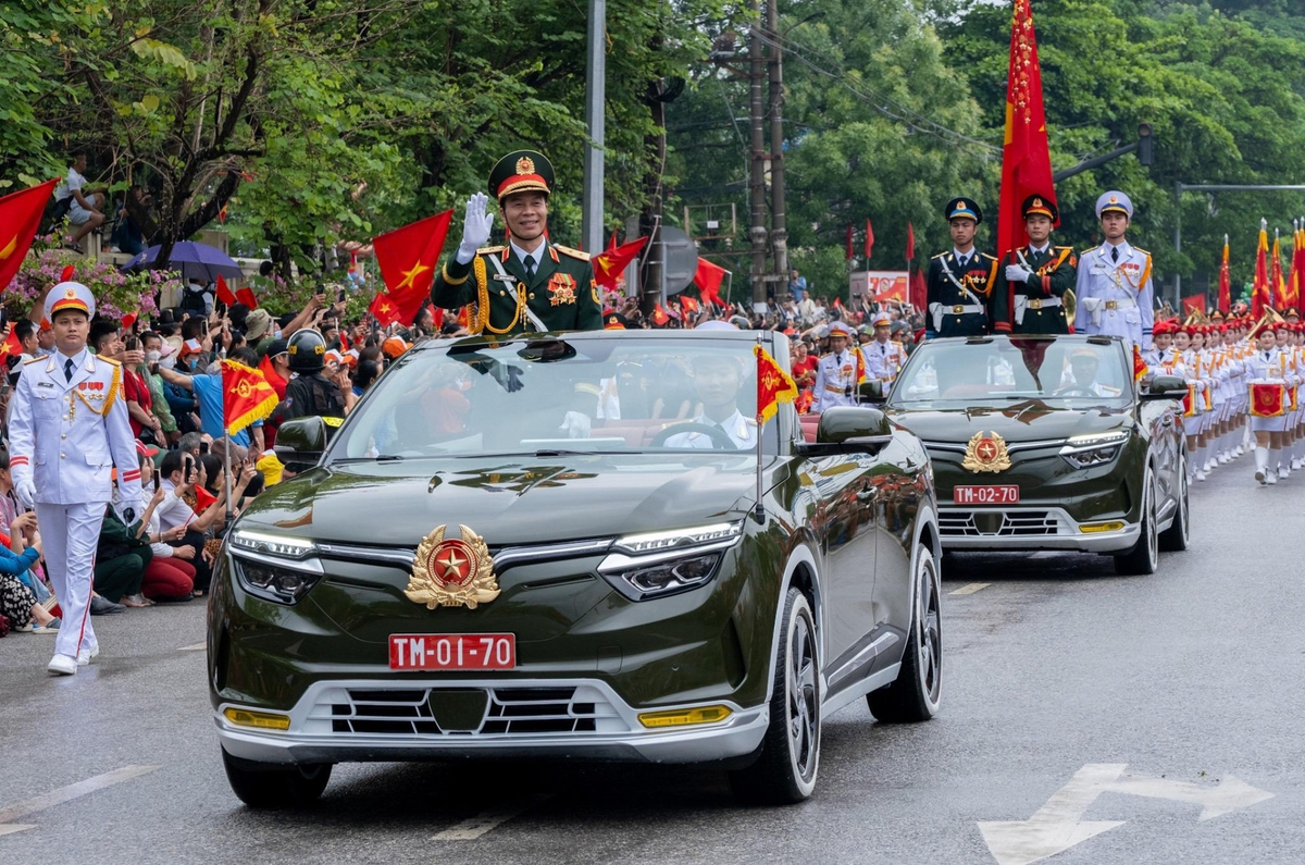 'VinFast VF 9 mui trần' lần đầu lộ diện: Mặt trước có điểm mới lạ, màu sơn hé lộ mục đích sử dụng đặc biệt- Ảnh 5.