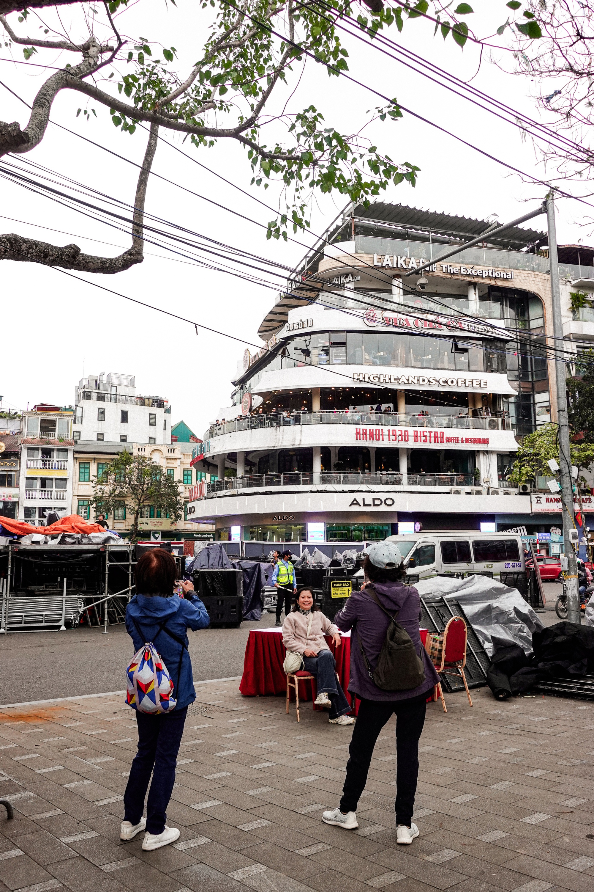 Dân tình tranh thủ chụp ảnh 