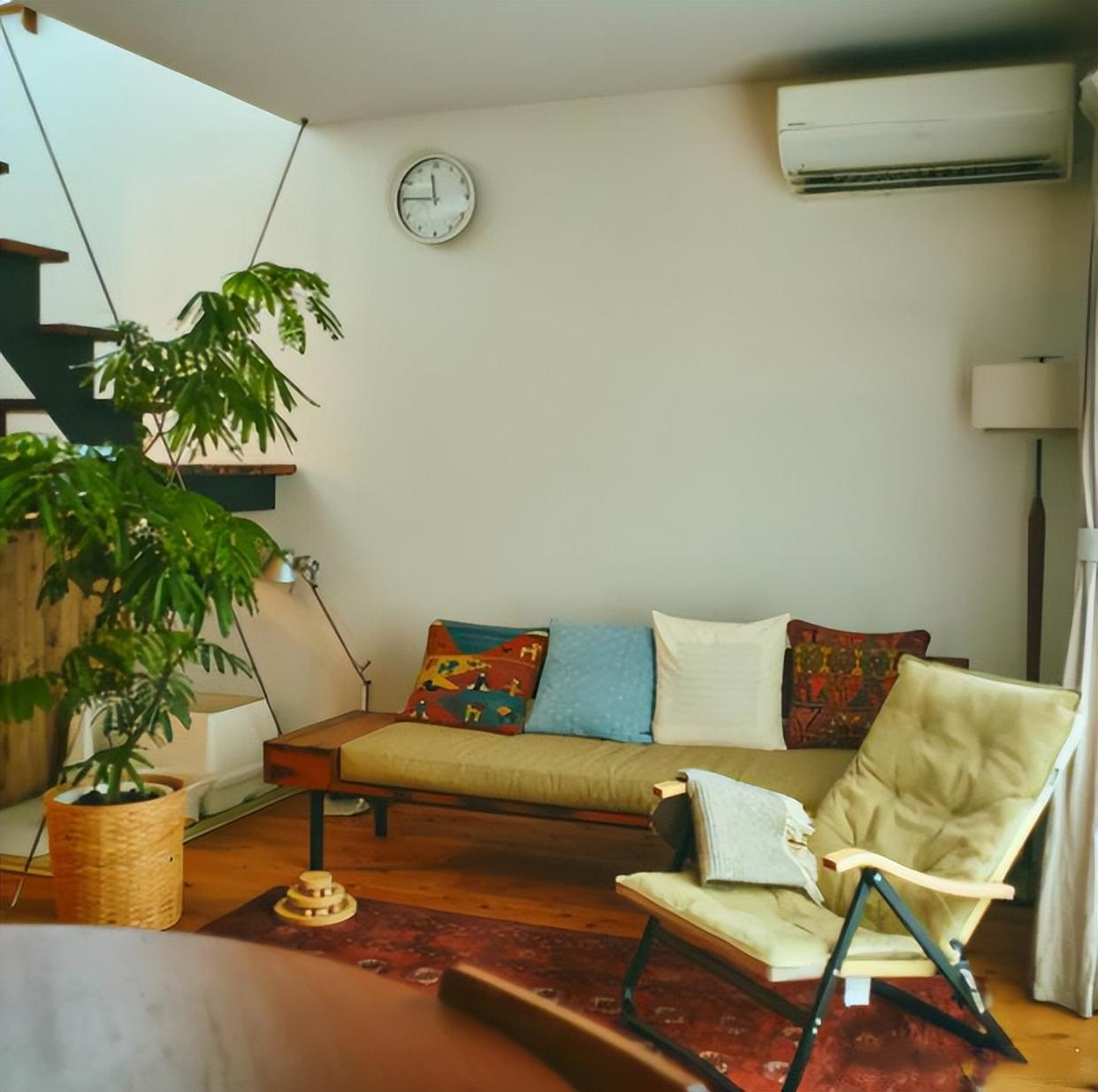 Người phụ nữ 50 tuổi ở một mình trong ngôi nhà 35m2 sau ly hôn: Cuộc sống của tôi không thể tuyệt vời hơn!- Ảnh 2.