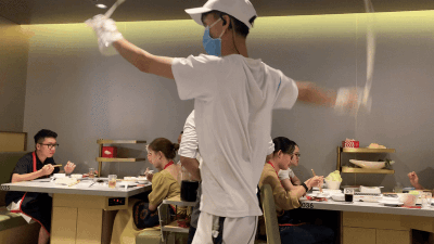 Haidilao gây chú ý khi menu trên app giao hàng có cả "múa mì", nhìn giá tiền càng khiến dân mạng tò mò- Ảnh 3. Haidilao gây chú ý khi menu trên app giao hàng có cả "múa mì", nhìn giá tiền càng khiến dân mạng tò mò- Ảnh 3.