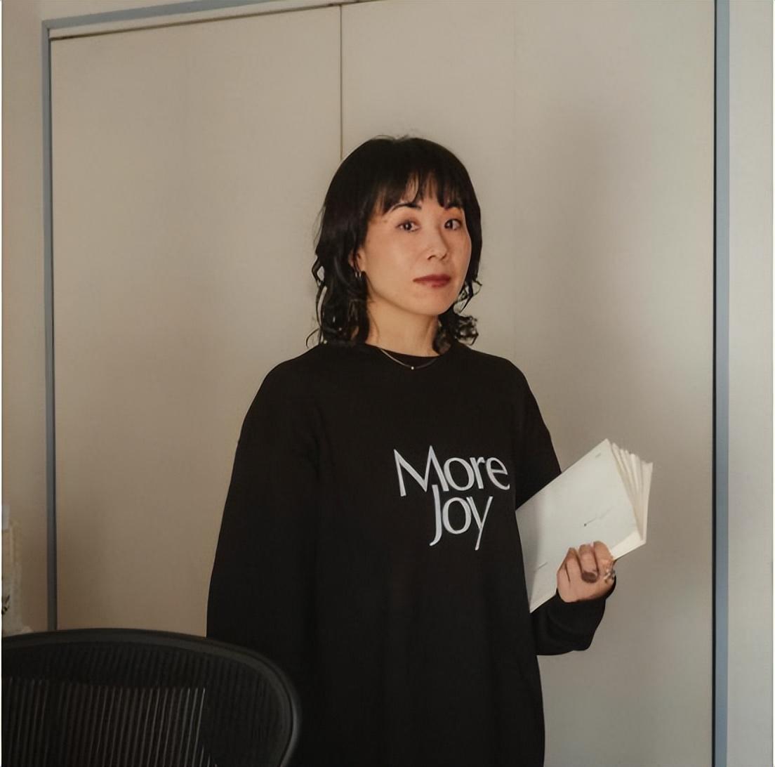 Người phụ nữ 50 tuổi ở một mình trong ngôi nhà 35m2 sau ly hôn: Cuộc sống của tôi không thể tuyệt vời hơn!- Ảnh 1.