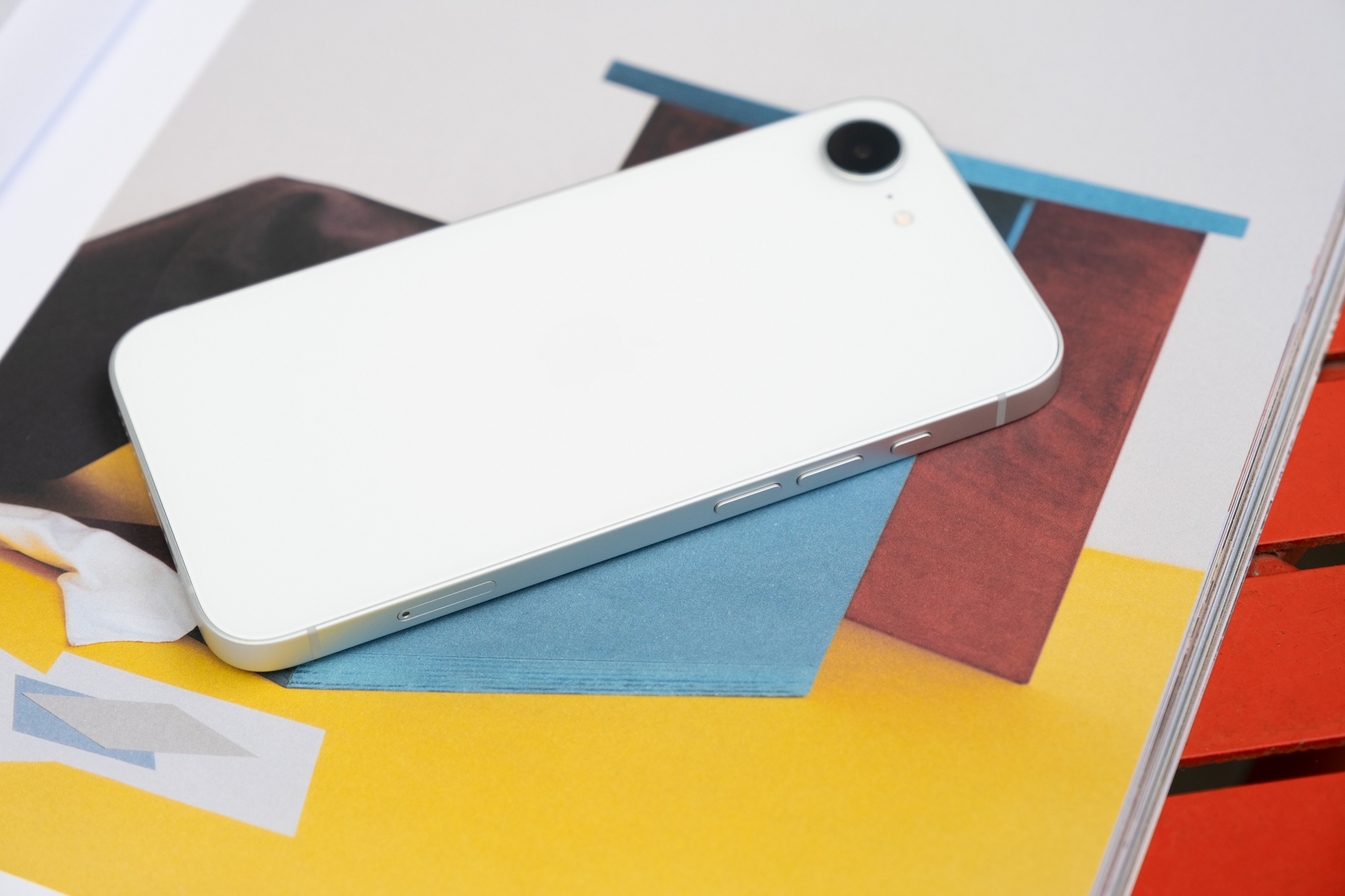 Dùng iPhone 16e chính hãng VN/A sau 3 ngày: Thiết kế đã thấy trước đó nhưng có một thứ chưa từng có!- Ảnh 5. Dùng iPhone 16e chính hãng VN/A sau 3 ngày: Thiết kế đã thấy trước đó nhưng có một thứ chưa từng có!- Ảnh 5.