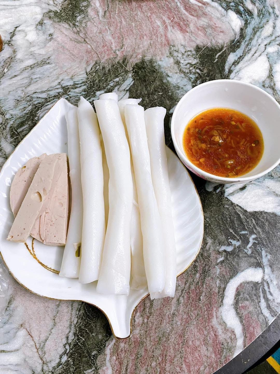 Sơn Tùng M-TP đòi thưởng thức bằng được một món ăn tại Hạ Long nhưng có 1 chi tiết lạ, liệu có ẩn ý?- Ảnh 5. Sơn Tùng M-TP đòi thưởng thức bằng được một món ăn tại Hạ Long nhưng có 1 chi tiết lạ, liệu có ẩn ý?- Ảnh 5.