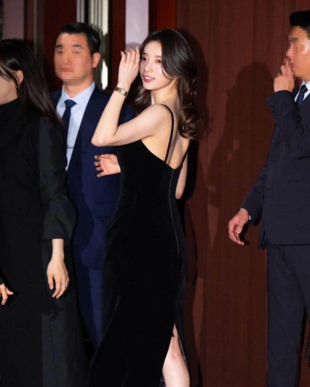 Suzy đang là cái tên được tìm kiếm nhiều nhất nhì xứ Trung, đến cái bóng cũng tạo thảo luận- Ảnh 2.