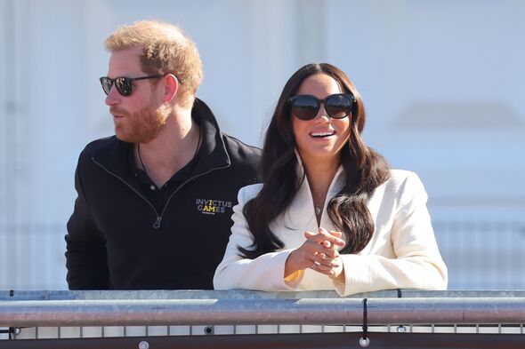 Meghan dùng họ Sussex trong khi Thân vương William có đến 3 họ: Họ của Hoàng gia Anh còn phức tạp hơn ta tưởng!- Ảnh 2. Meghan dùng họ Sussex trong khi Thân vương William có đến 3 họ: Họ của Hoàng gia Anh còn phức tạp hơn ta tưởng!- Ảnh 2.