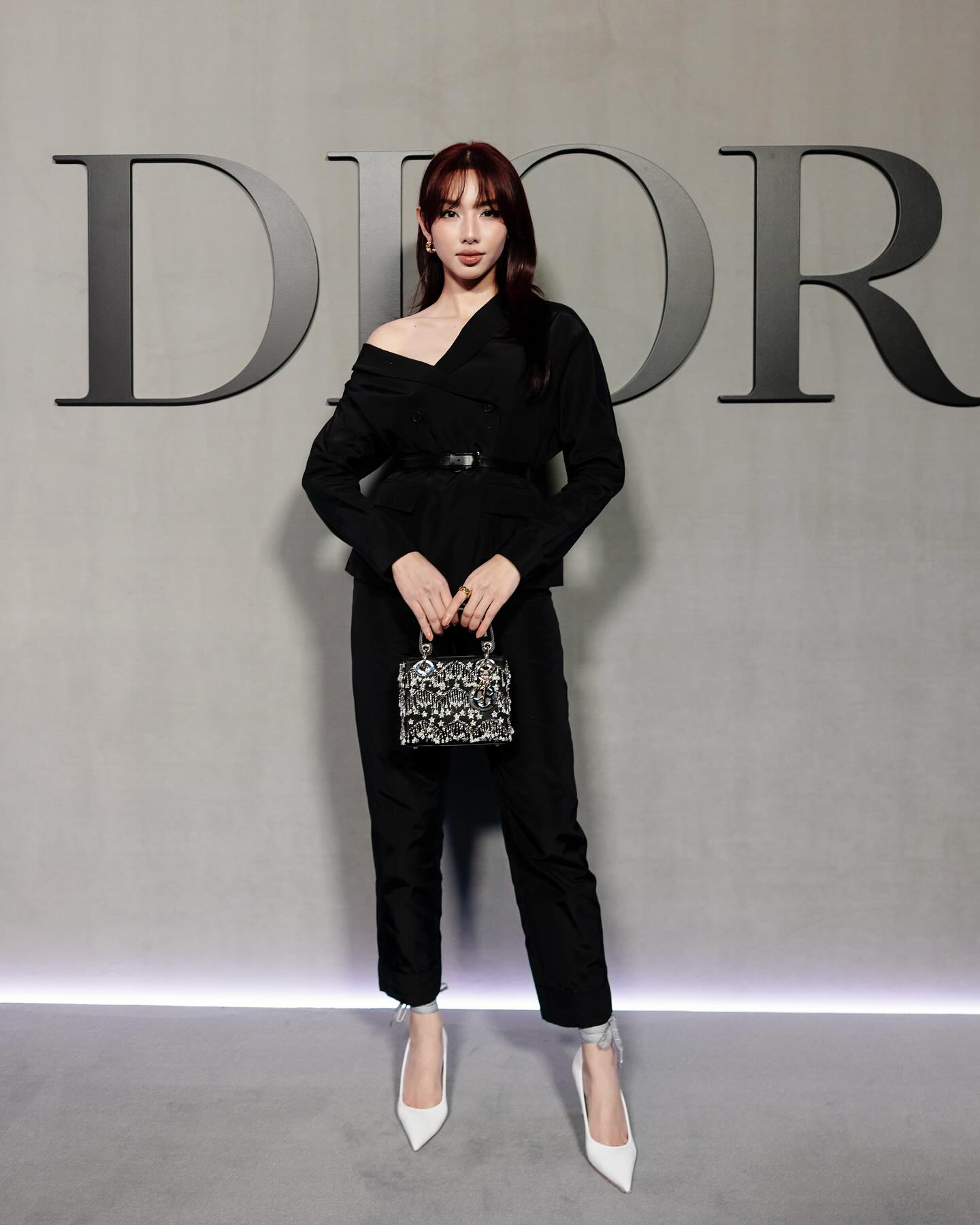 "Bạn thân Dior" - Chiếc áo quá rộng với Thùy Tiên?- Ảnh 12.