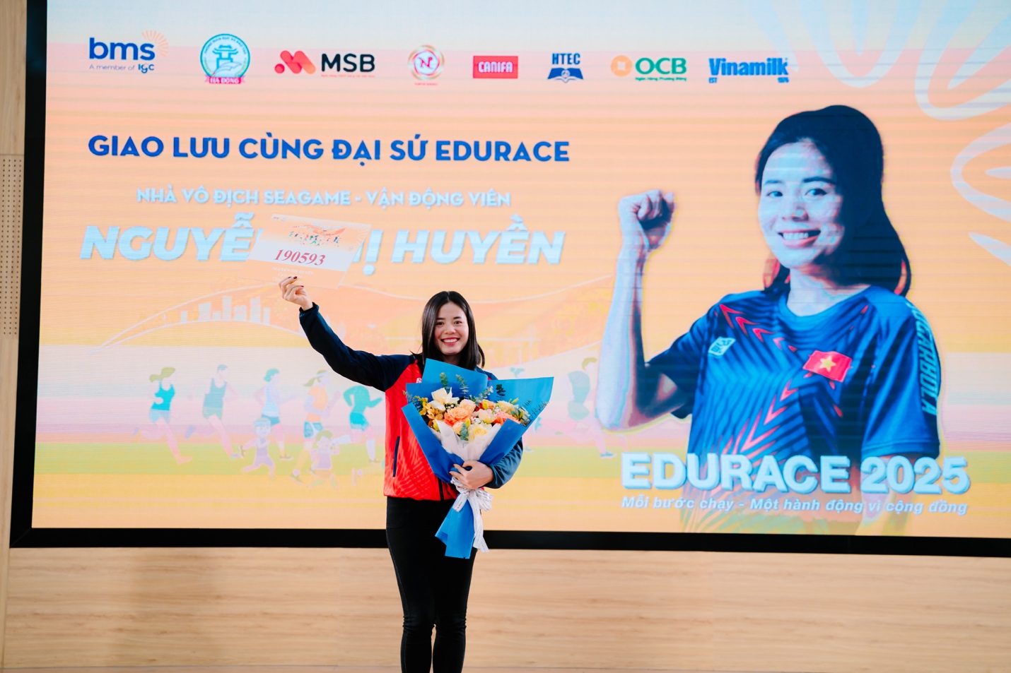 Từ thể thao đến giáo dục toàn diện: nhà vô địch SEA Games Nguyễn Thị Huyền truyền cảm hứng cho thế hệ công dân toàn cầu- Ảnh 1.