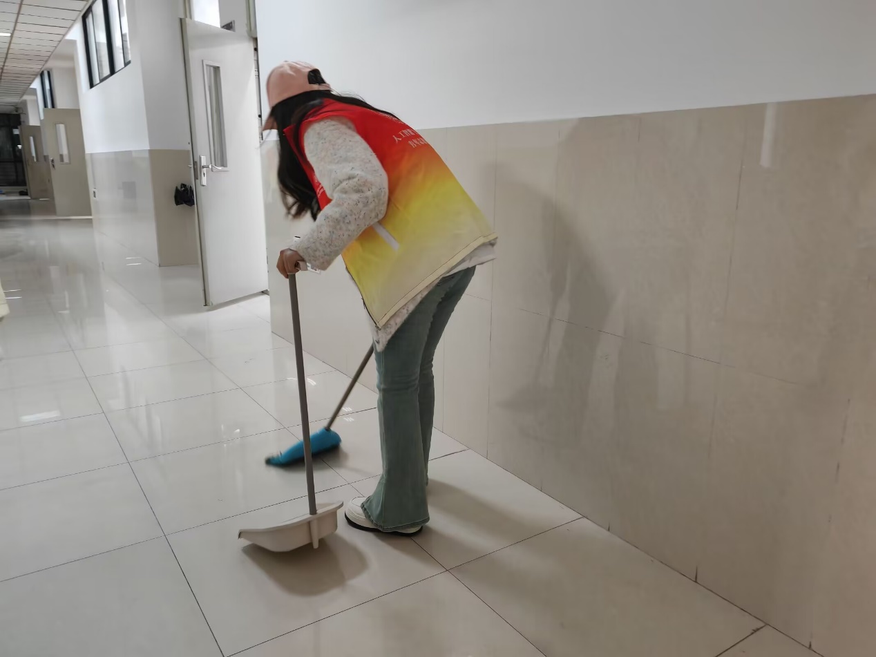 Dư luận sốc trước tin tuyển dụng tạp vụ phải có bằng thạc sĩ, dưới 35 tuổi: Mức lương đưa ra càng gây xôn xao- Ảnh 1. Dư luận sốc trước tin tuyển dụng tạp vụ phải có bằng thạc sĩ, dưới 35 tuổi: Mức lương đưa ra càng gây xôn xao- Ảnh 1.