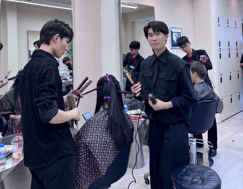 Kh&aacute;m ph&aacute; xu hướng t&oacute;c 2025 v&agrave; những thay đổi mới mẻ từ Traky Hair Salon- Ảnh 1.