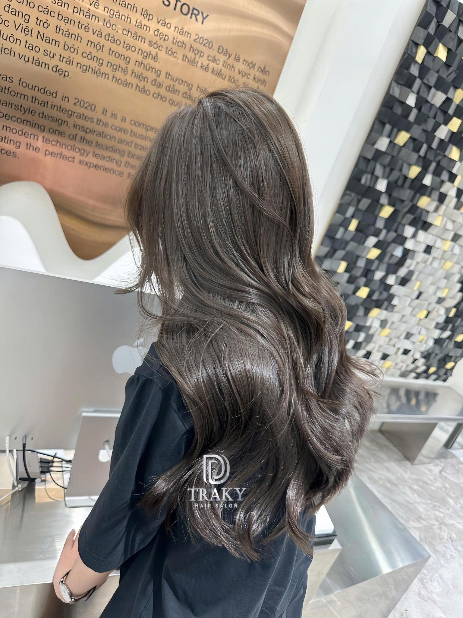 Kh&aacute;m ph&aacute; xu hướng t&oacute;c 2025 v&agrave; những thay đổi mới mẻ từ Traky Hair Salon- Ảnh 2.