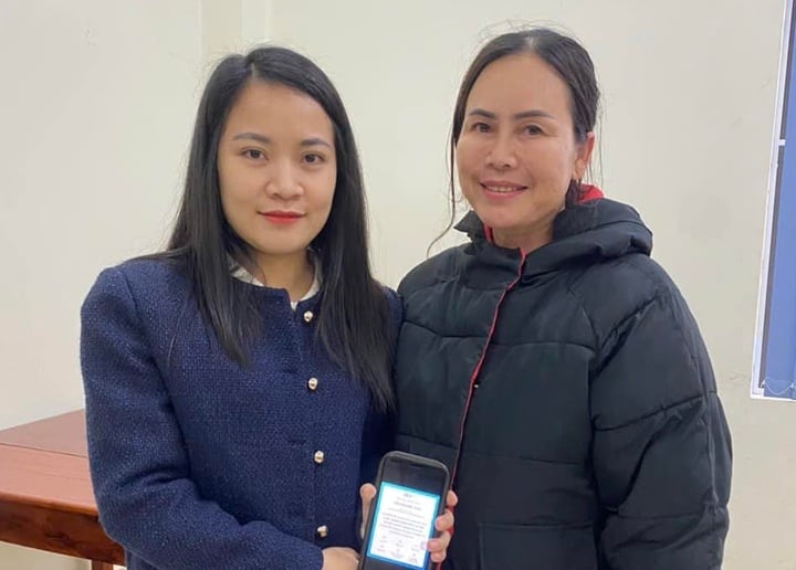 Nhận 100 triệu chuyển khoản nhầm, người phụ nữ nhờ c&ocirc;ng an t&igrave;m người trả lại- Ảnh 1.