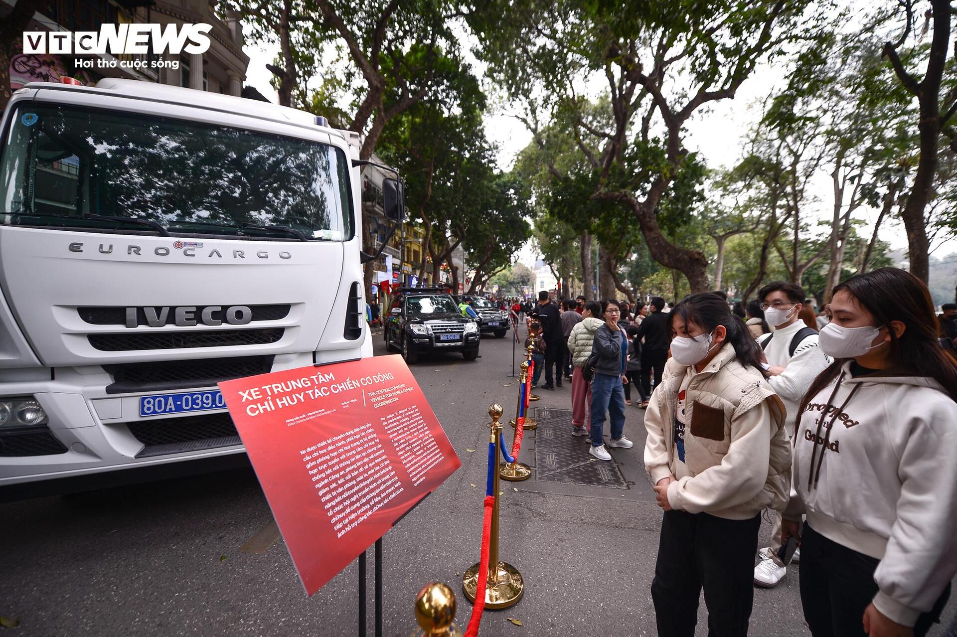 Ngắm dàn khí tài tối tân, xe bọc thép được Bộ Công an trưng bày trên phố Hà Nội- Ảnh 4.