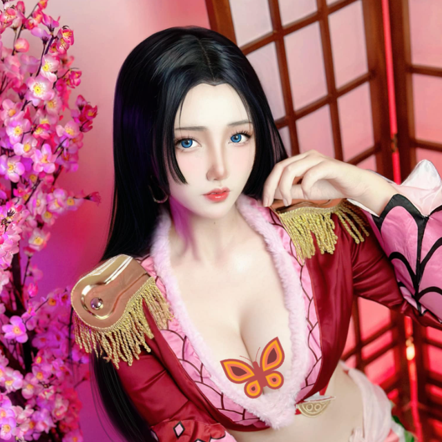 Gái xinh khiến fan One Piece nức nở, tung "cú đúp" cosplay nóng bỏng- Ảnh 4.