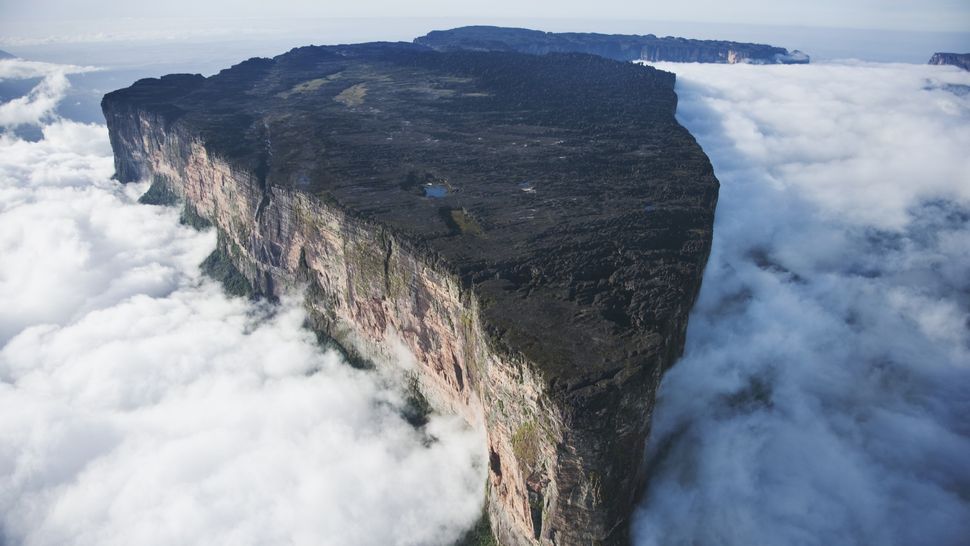 Núi Roraima: 'Thế giới đã mất' bị cô lập hàng triệu năm mà người bản địa gọi là 'nhà của các vị thần'- Ảnh 2.