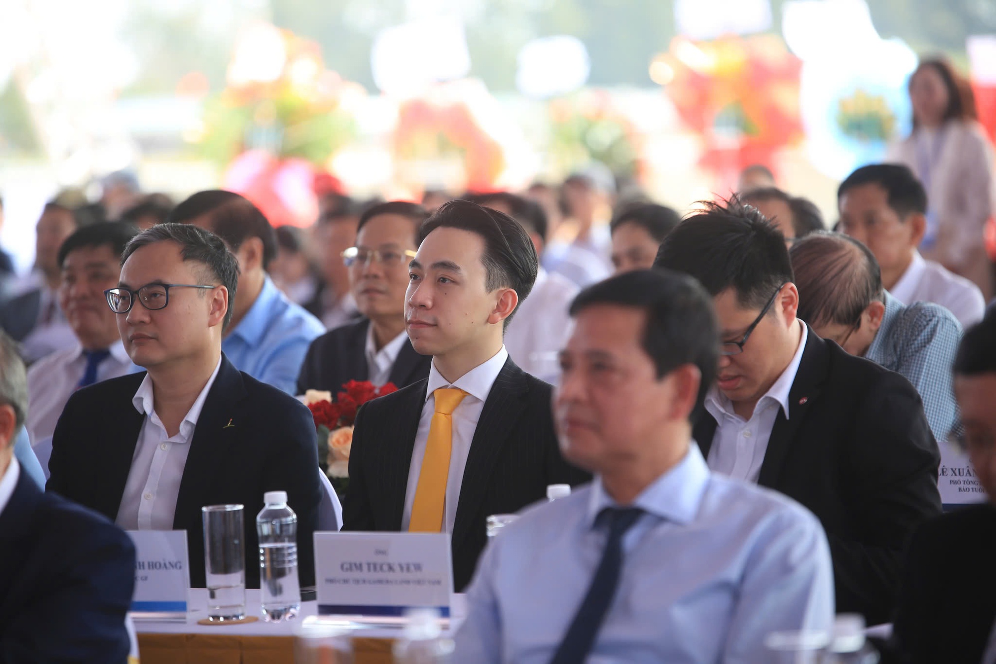Con trai của tỷ phú Phạm Nhật Vượng xuất hiện tại lễ khởi công siêu đô thị lấn biển lớn nhất Việt Nam: 25 tuổi là CEO công ty cho thuê xe số một tại Việt Nam, là cổ đông lớn của công ty năng lượng vừa thành lập- Ảnh 3.