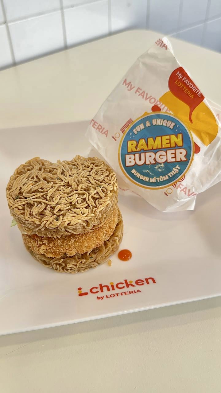 "Cái giá phải trả" khi tò mò ăn thử món burger mì tôm độc lạ: 50k có phải quá đắt?- Ảnh 3.