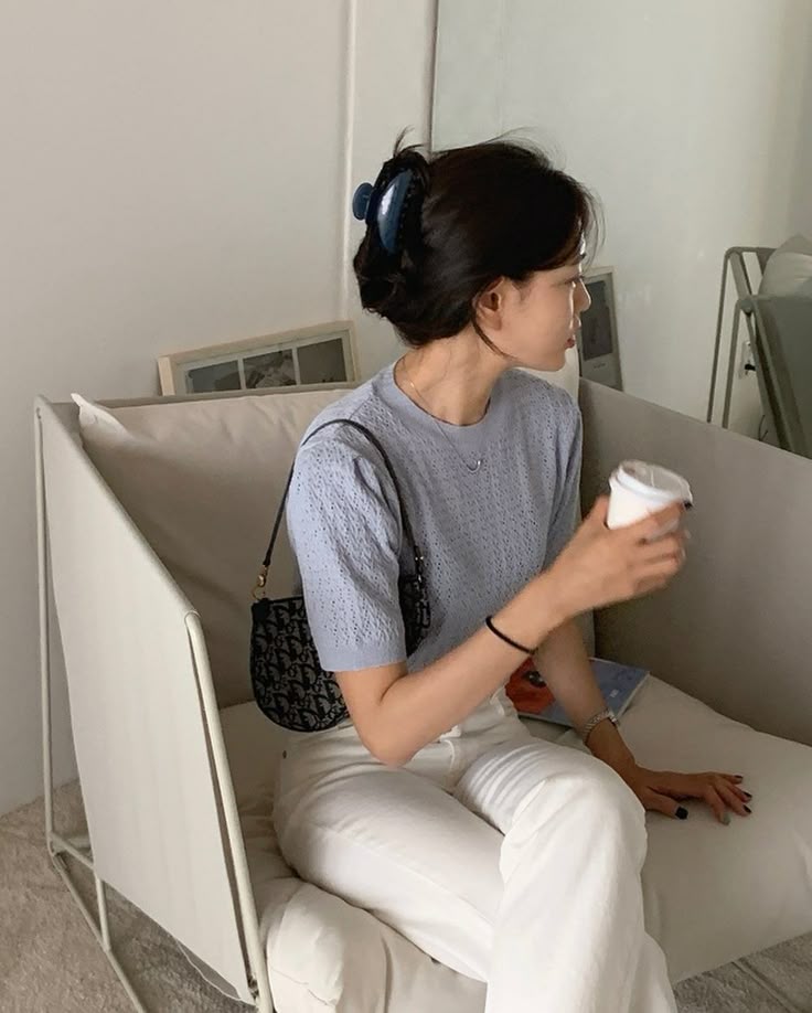 Cô gái lương 12 triệu, đi làm 2 năm không dư được đồng nào: Thứ đang âm thầm "bóp sạch" ngân sách là đây!- Ảnh 1.