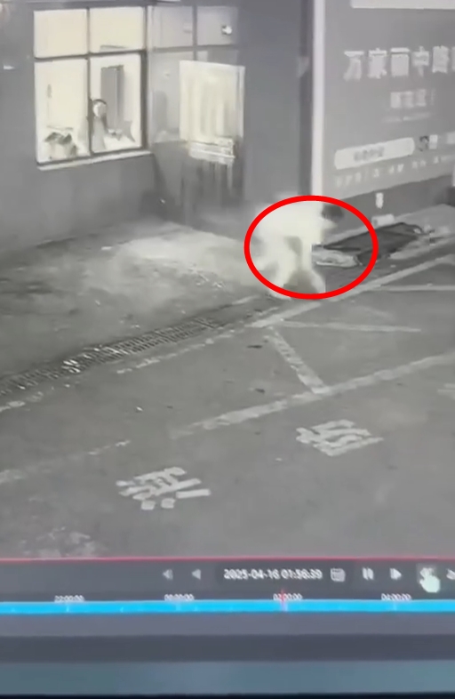 Ch&agrave;ng trai nhảy qua cửa sổ v&igrave; c&atilde;i nhau với bạn g&aacute;i v&agrave;o 1h56 ph&uacute;t s&aacute;ng: Kh&aacute;ch sạn l&ecirc;n tiếng về t&igrave;nh trạng hiện tại- Ảnh 2.