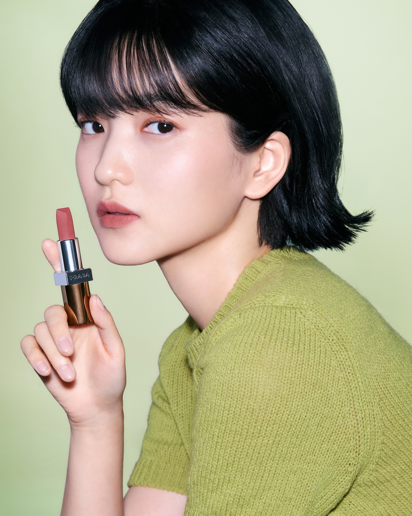 Trong khi nhiều đại sứ dính "phốt" thì một nữ diễn viên vẫn bền bỉ với Prada, vẻ đẹp tuổi 35 gây sững sờ- Ảnh 6.