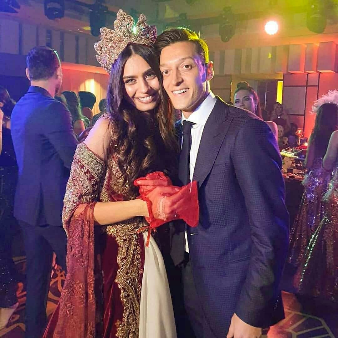 4 sao b&oacute;ng đ&aacute; may mắn lấy được vợ hoa hậu, b&ecirc;n nhau h&agrave;ng chục năm vẫn vi&ecirc;n m&atilde;n- Ảnh 1.