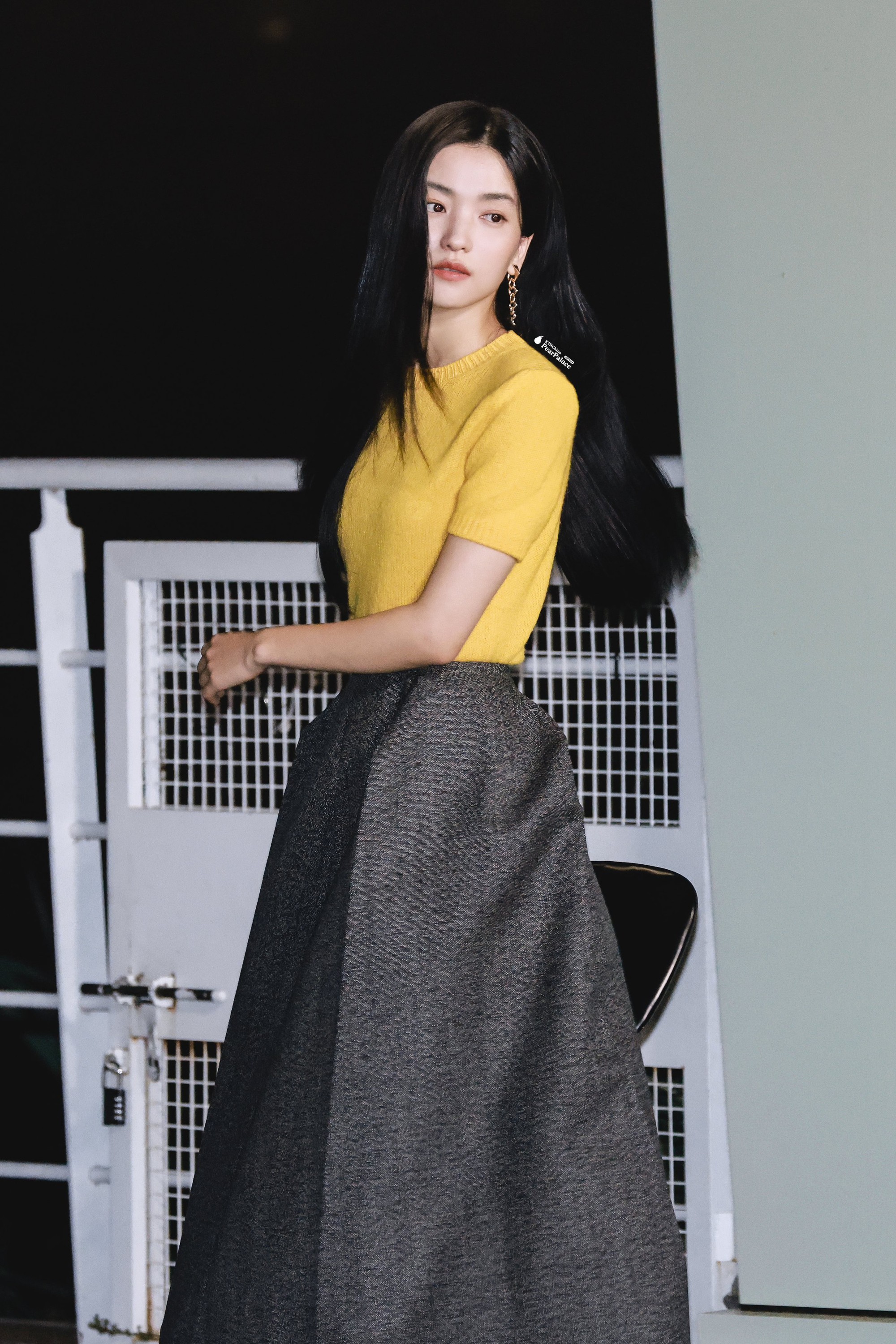 Trong khi nhiều đại sứ dính "phốt" thì một nữ diễn viên vẫn bền bỉ với Prada, vẻ đẹp tuổi 35 gây sững sờ- Ảnh 14.