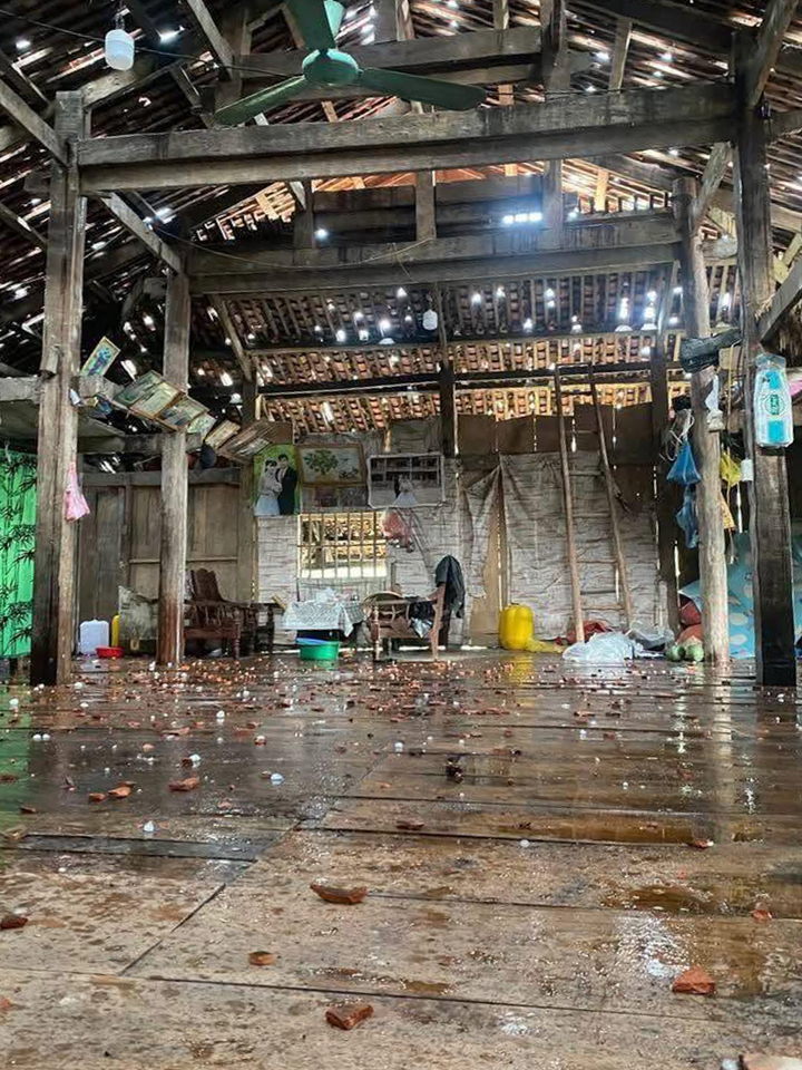 Mưa đá to bằng quả trứng ào ào trút xuống Hà Giang- Ảnh 1.