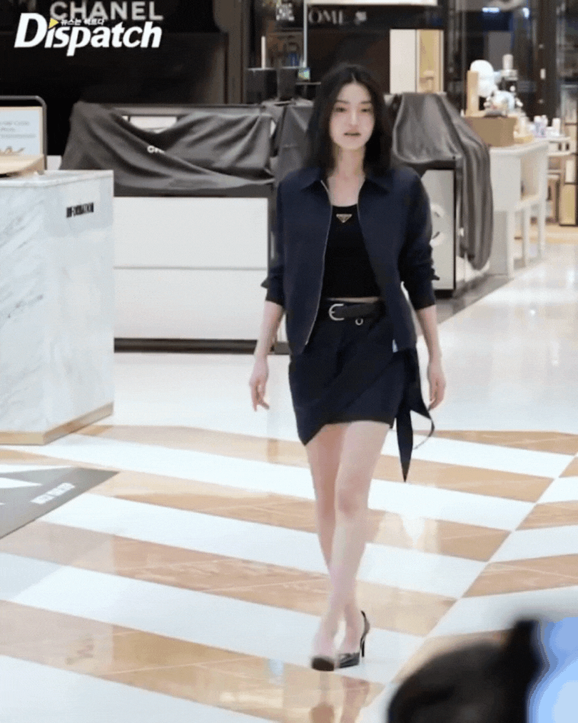Trong khi nhiều đại sứ dính "phốt" thì một nữ diễn viên vẫn bền bỉ với Prada, vẻ đẹp tuổi 35 gây sững sờ- Ảnh 2.
