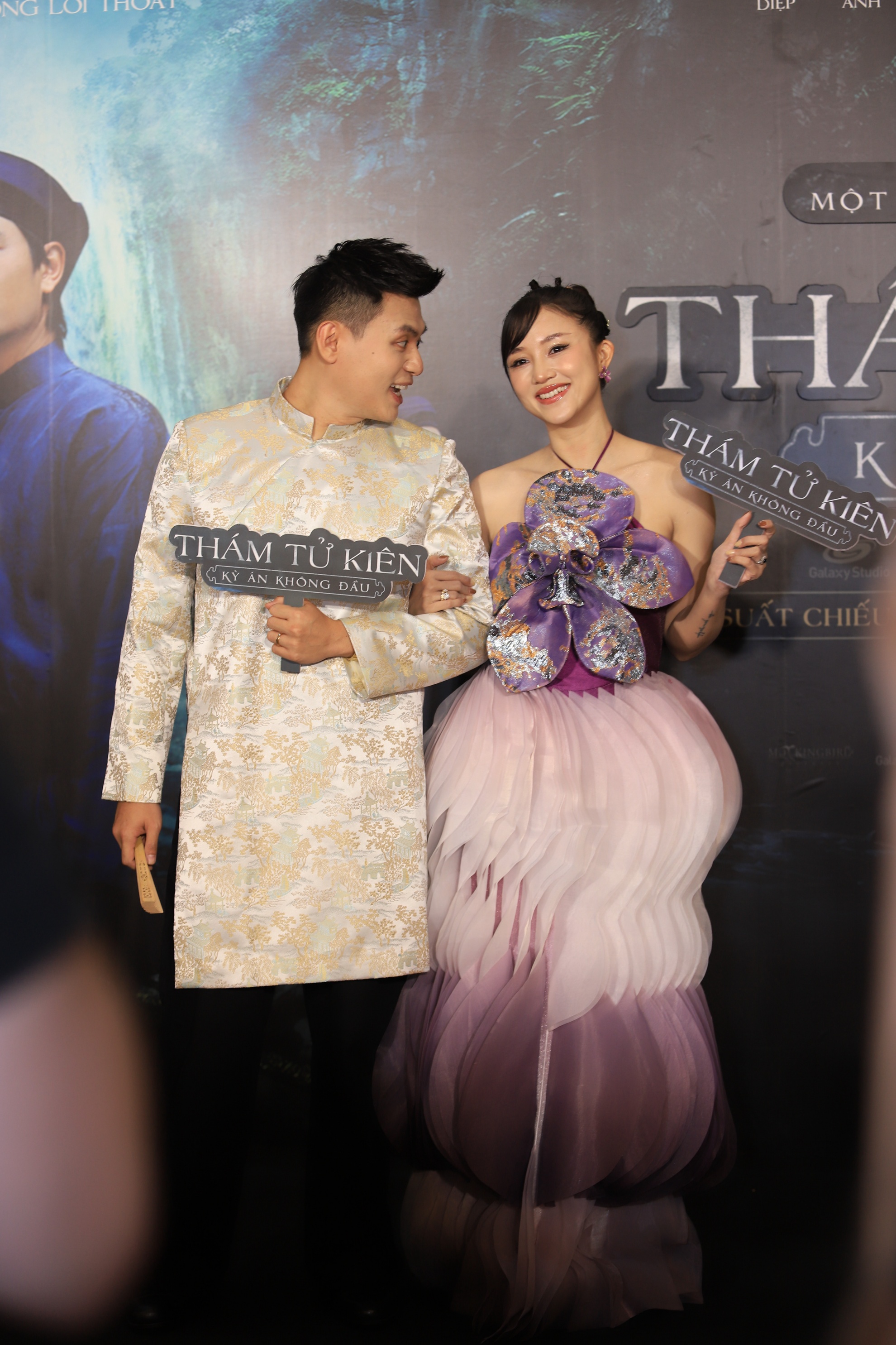 Cam thường bóc nhan sắc thật của hot mom Vbiz, 1 hành động chứng minh được chồng thiếu gia “mê như điếu đổ”- Ảnh 9. Cam thường bóc nhan sắc thật của hot mom Vbiz, 1 hành động chứng minh được chồng thiếu gia “mê như điếu đổ”- Ảnh 9.