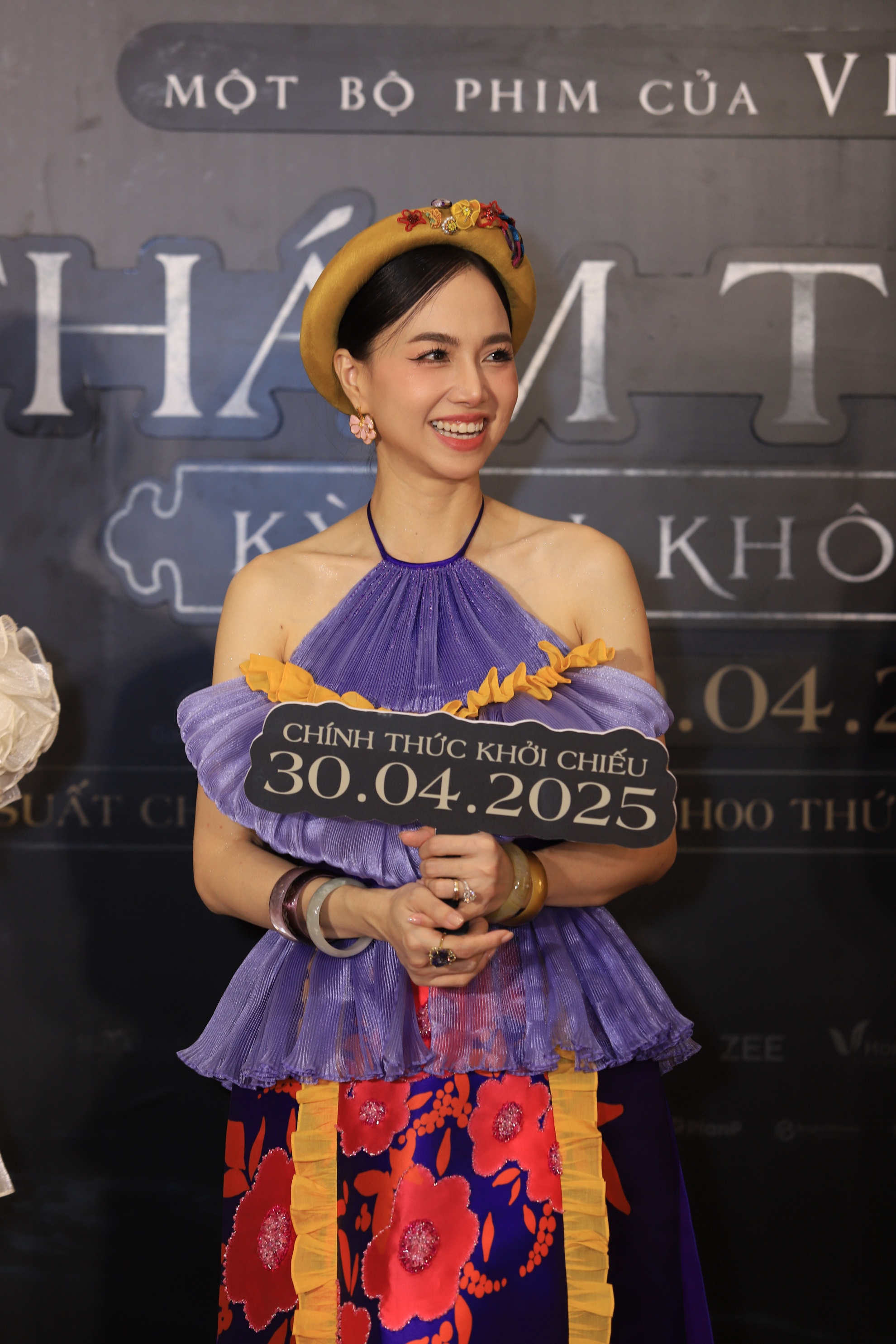 Cam thường bóc nhan sắc thật của hot mom Vbiz, 1 hành động chứng minh được chồng thiếu gia “mê như điếu đổ”- Ảnh 4. Cam thường bóc nhan sắc thật của hot mom Vbiz, 1 hành động chứng minh được chồng thiếu gia “mê như điếu đổ”- Ảnh 4.
