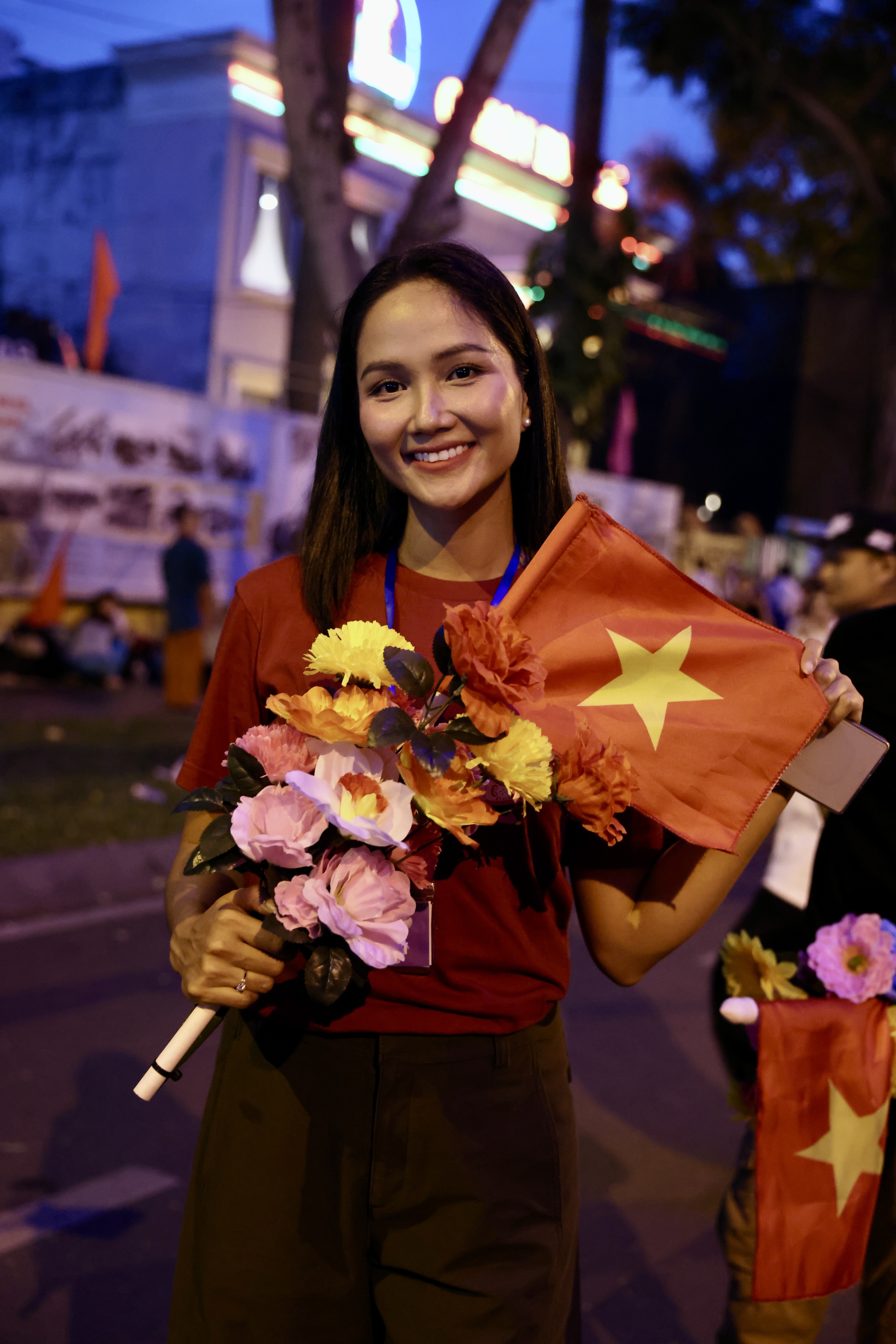 Sơ duyệt diễu hành 30/4: H'Hen Niê - Tiểu Vy và dàn sao tham gia, em trai Sơn Tùng gây sốt vì khoảnh khắc có Sơ duyệt diễu hành 30/4: H'Hen Niê - Tiểu Vy và dàn sao tham gia, em trai Sơn Tùng gây sốt vì khoảnh khắc có