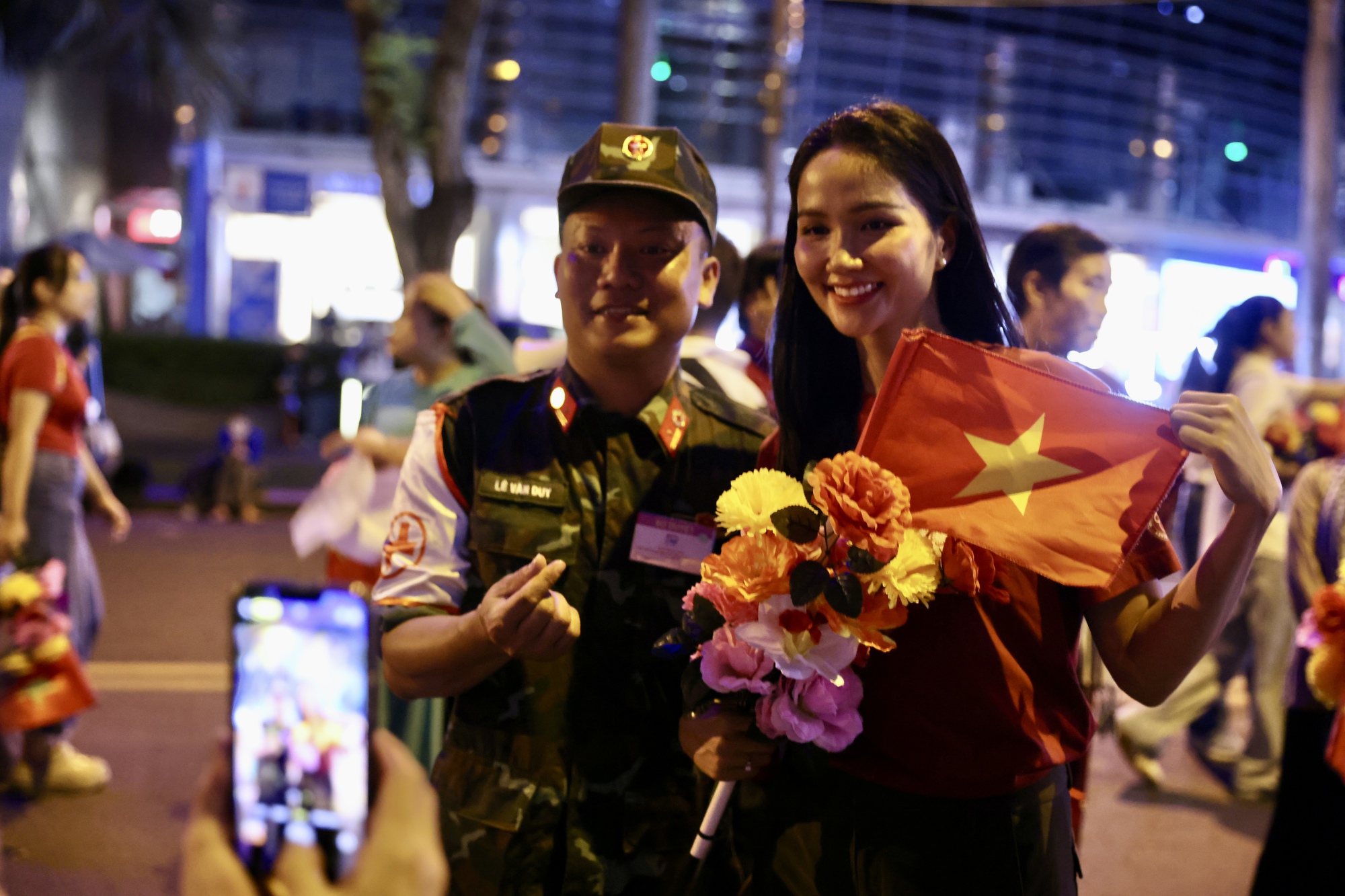 Sơ duyệt diễu hành 30/4: H'Hen Niê - Tiểu Vy và dàn sao tham gia, em trai Sơn Tùng gây sốt vì khoảnh khắc có Sơ duyệt diễu hành 30/4: H'Hen Niê - Tiểu Vy và dàn sao tham gia, em trai Sơn Tùng gây sốt vì khoảnh khắc có