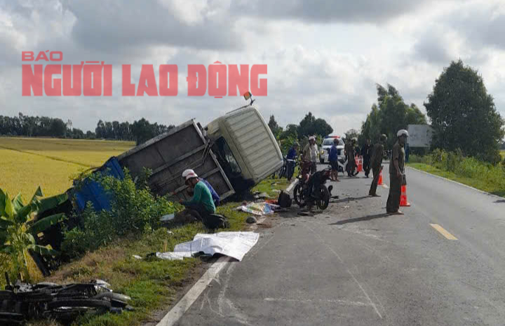 4 người trong gia đ&igrave;nh về qu&ecirc; bị xe tải chở r&aacute;c t&ocirc;ng tử vong ở Long An- Ảnh 1.