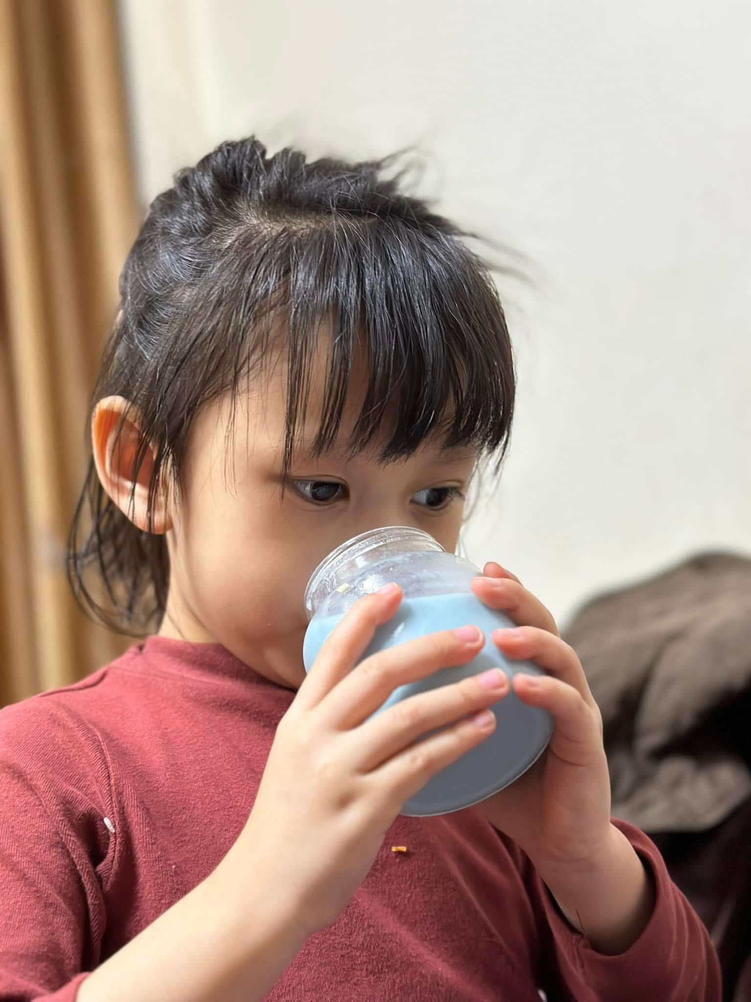 Giữa thời buổi sữa thật - giả lẫn lộn, mẹ Hà Nội chọn lối đi riêng, tự tay chuẩn bị sữa hạt mỗi ngày cho con gái- Ảnh 4. Giữa thời buổi sữa thật - giả lẫn lộn, mẹ Hà Nội chọn lối đi riêng, tự tay chuẩn bị sữa hạt mỗi ngày cho con gái- Ảnh 4.