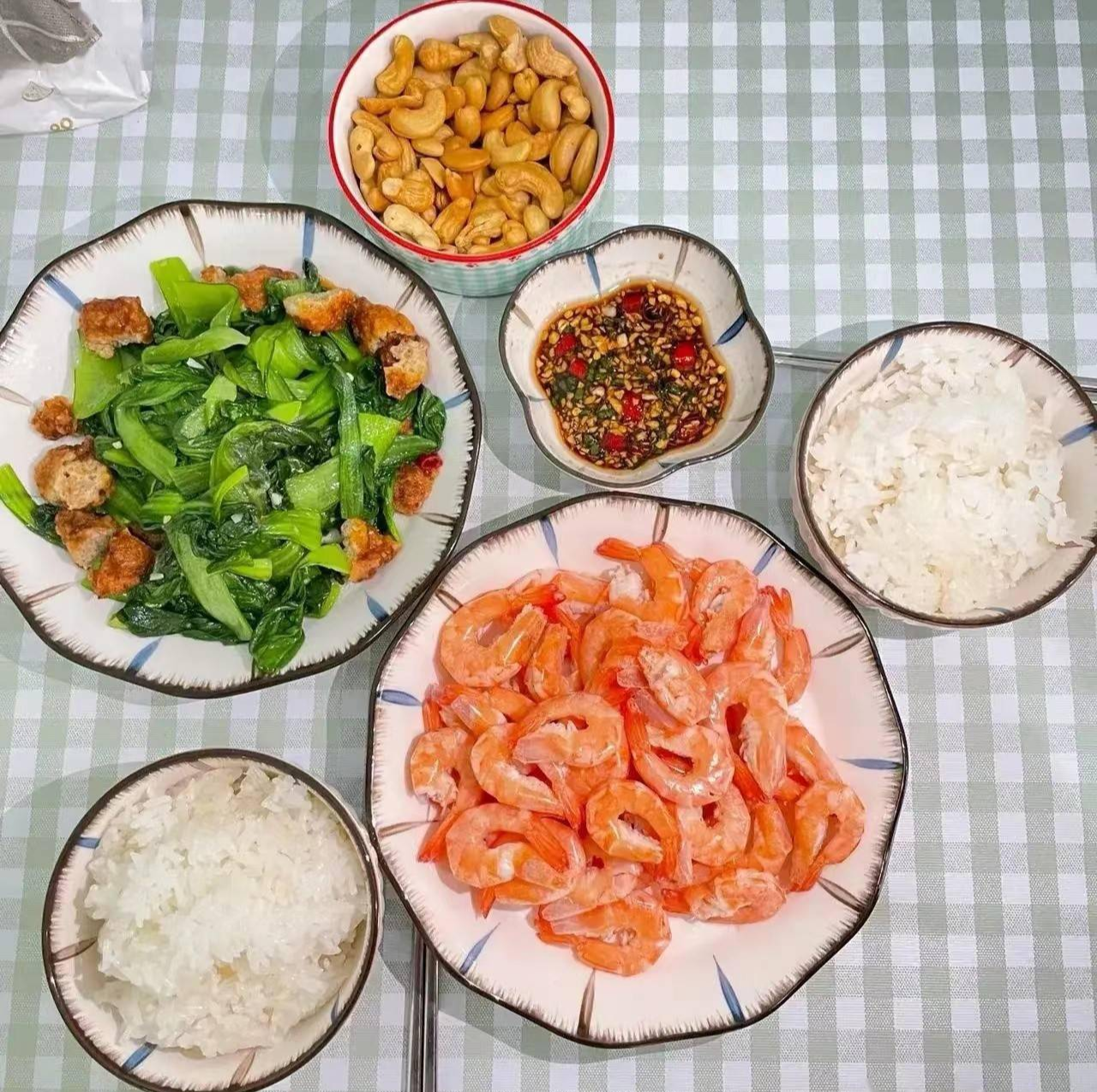 Tôi luôn chật vật với tiền chợ dù đã tính toán kỹ càng, nhưng cuối cùng vẫn bị thiếu hụt – và thủ phạm không ngờ lại là những bữa ăn tưởng là “tiết kiệm”!- Ảnh 2.