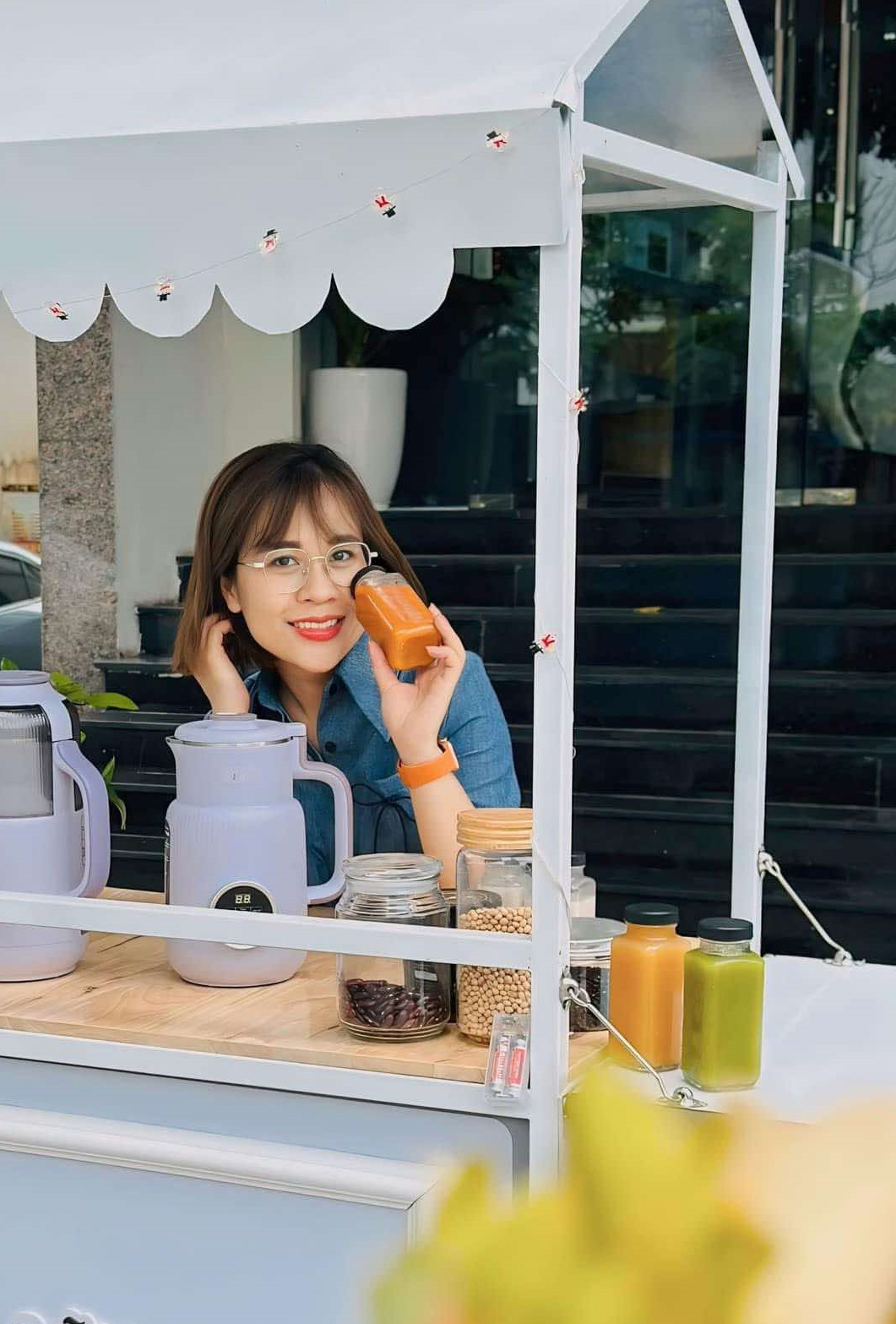 Giữa thời buổi sữa thật - giả lẫn lộn, mẹ Hà Nội chọn lối đi riêng, tự tay chuẩn bị sữa hạt mỗi ngày cho con gái- Ảnh 1. Giữa thời buổi sữa thật - giả lẫn lộn, mẹ Hà Nội chọn lối đi riêng, tự tay chuẩn bị sữa hạt mỗi ngày cho con gái- Ảnh 1.