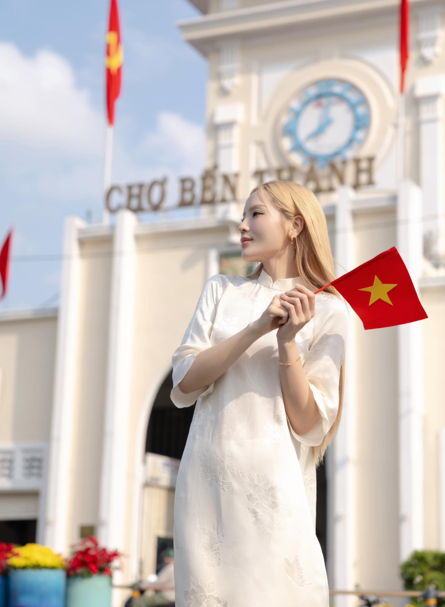 Kỳ Duyên mặc áo dài rạng rỡ thế nhưng sao lại khiến cư dân mạng một nửa không hài lòng?- Ảnh 4.