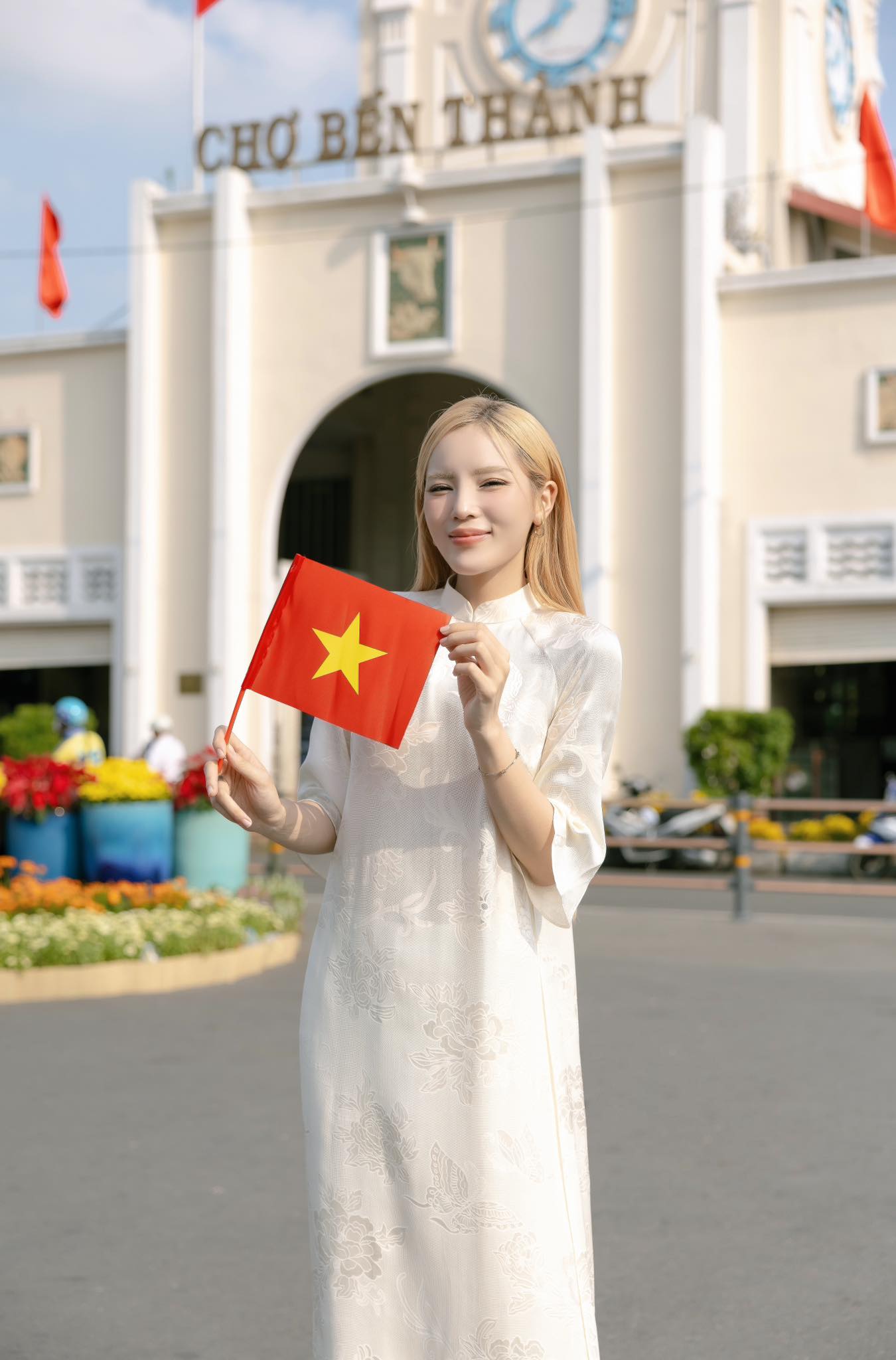 Kỳ Duyên mặc áo dài rạng rỡ thế nhưng sao lại khiến cư dân mạng một nửa không hài lòng?- Ảnh 2.