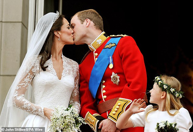 Vương phi Kate và mẹ chồng Diana: Hai nàng dâu Hoàng gia, hai sắc thái trái ngược trong ngày cưới- Ảnh 7. Vương phi Kate và mẹ chồng Diana: Hai nàng dâu Hoàng gia, hai sắc thái trái ngược trong ngày cưới- Ảnh 7.