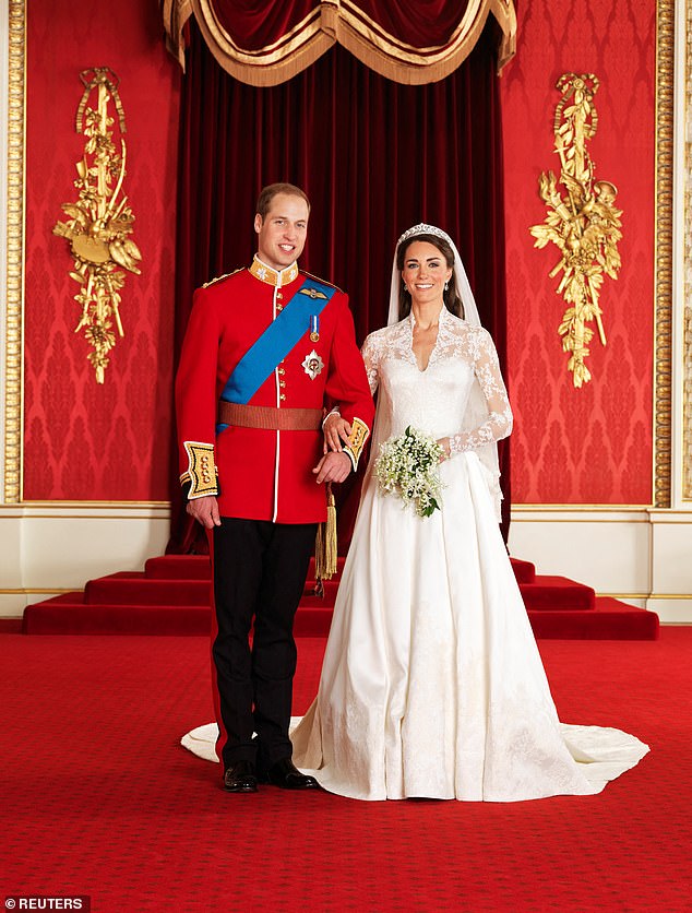 Vương phi Kate và mẹ chồng Diana: Hai nàng dâu Hoàng gia, hai sắc thái trái ngược trong ngày cưới- Ảnh 9. Vương phi Kate và mẹ chồng Diana: Hai nàng dâu Hoàng gia, hai sắc thái trái ngược trong ngày cưới- Ảnh 9.