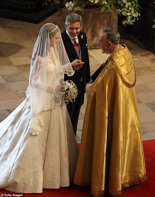 Vương phi Kate và mẹ chồng Diana: Hai nàng dâu Hoàng gia, hai sắc thái trái ngược trong ngày cưới- Ảnh 4. Vương phi Kate và mẹ chồng Diana: Hai nàng dâu Hoàng gia, hai sắc thái trái ngược trong ngày cưới- Ảnh 4.