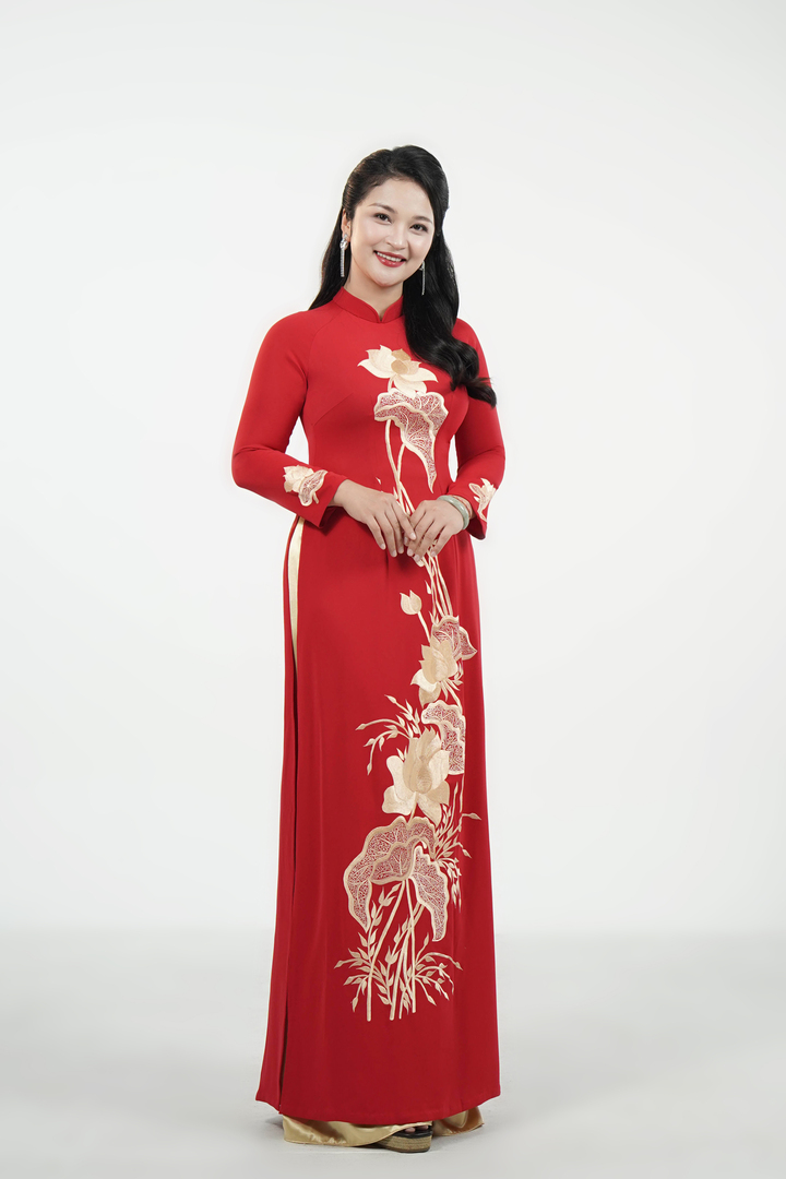 Chia sẻ xúc động của giọng nữ cao đầu tiên hát Đất Nước Trọn Niềm Vui - Ảnh 2.