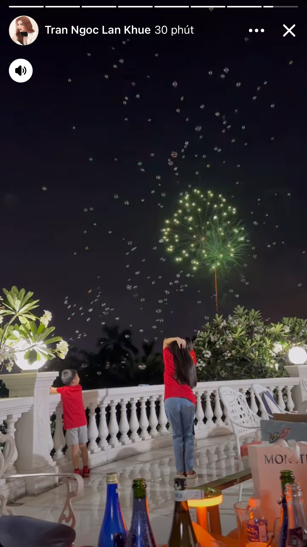 Dàn sao check-in tưng bừng xem pháo hoa dịp lễ 30/4: Tăng Thanh Hà có view xịn, Châu Bùi xuống đường hưởng ứng không khí- Ảnh 2. Dàn sao check-in tưng bừng xem pháo hoa dịp lễ 30/4: Tăng Thanh Hà có view xịn, Châu Bùi xuống đường hưởng ứng không khí- Ảnh 2.