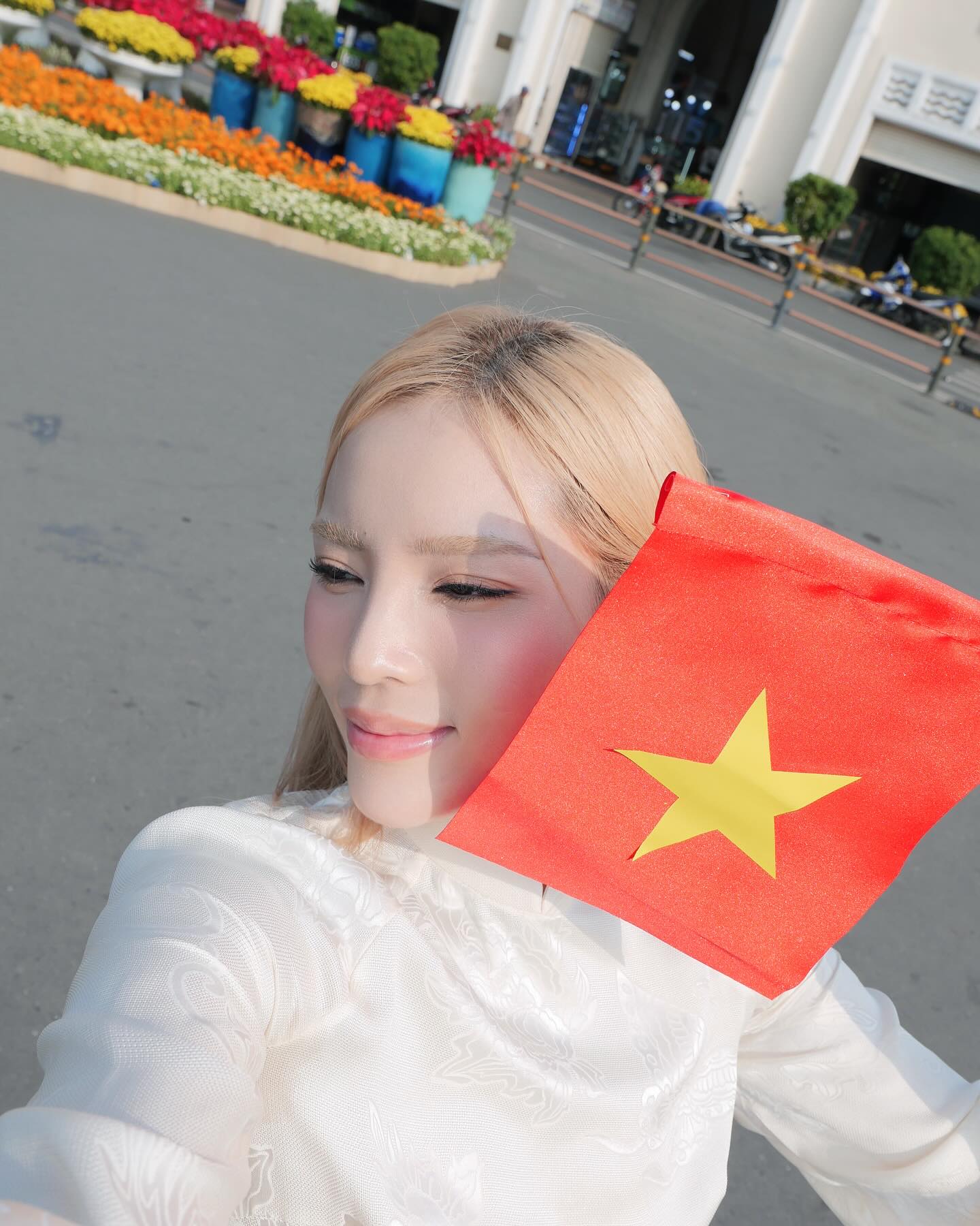 Kỳ Duyên mặc áo dài rạng rỡ thế nhưng sao lại khiến cư dân mạng một nửa không hài lòng?- Ảnh 6.