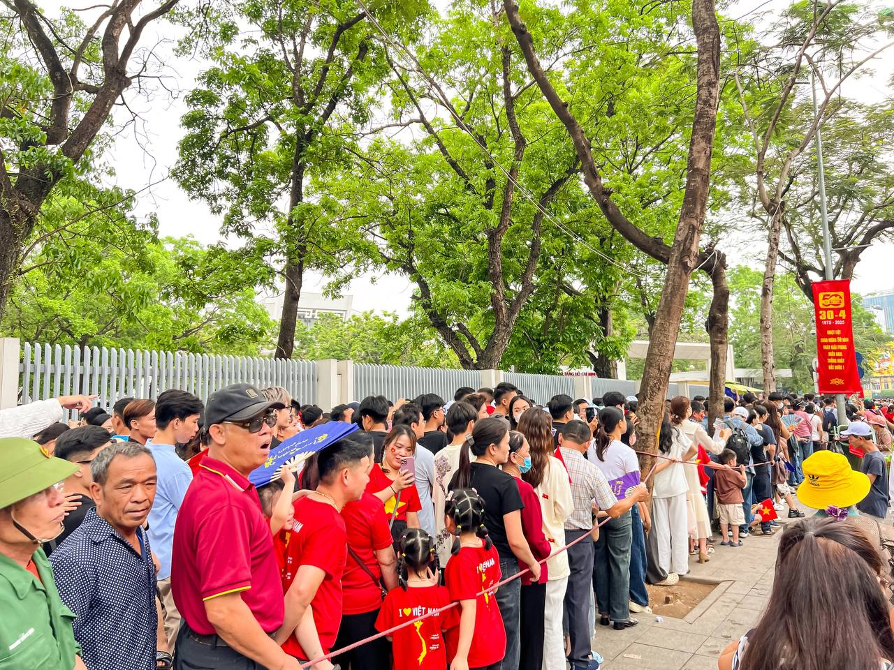 30/4: Bảo tàng Lịch sử Quân sự tạm ngưng đón khách vì quá tải, Đà Lạt lại mang đến khung cảnh khác lạ hiếm thấy- Ảnh 3.