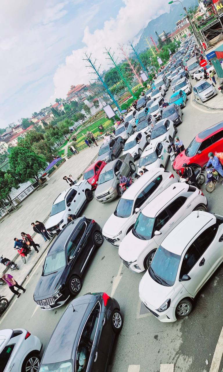 30/4: Bảo tàng Lịch sử Quân sự tạm ngưng đón khách vì quá tải, Đà Lạt lại mang đến khung cảnh khác lạ hiếm thấy- Ảnh 10.