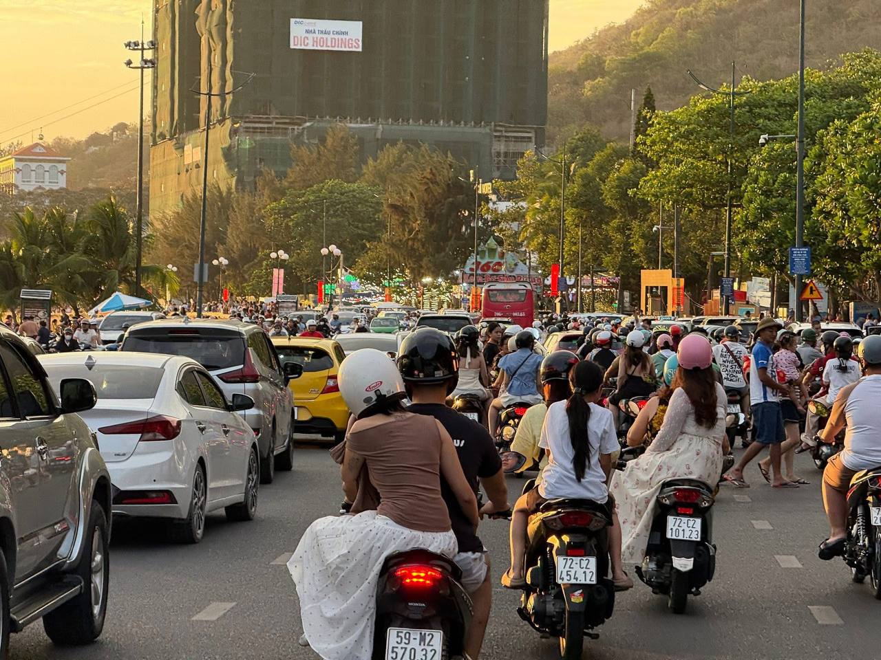 30/4: Bảo tàng Lịch sử Quân sự tạm ngưng đón khách vì quá tải, Đà Lạt lại mang đến khung cảnh khác lạ hiếm thấy- Ảnh 31.