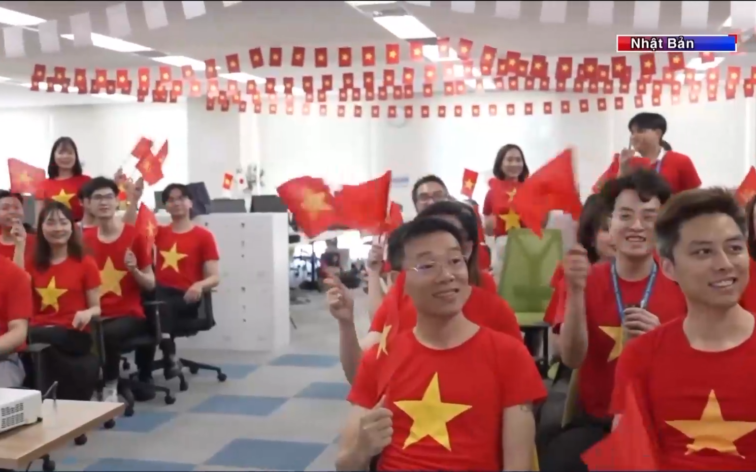 Người Việt ở nước ngoài hướng về Đại lễ 30/4- Ảnh 1. Người Việt ở nước ngoài hướng về Đại lễ 30/4- Ảnh 1.