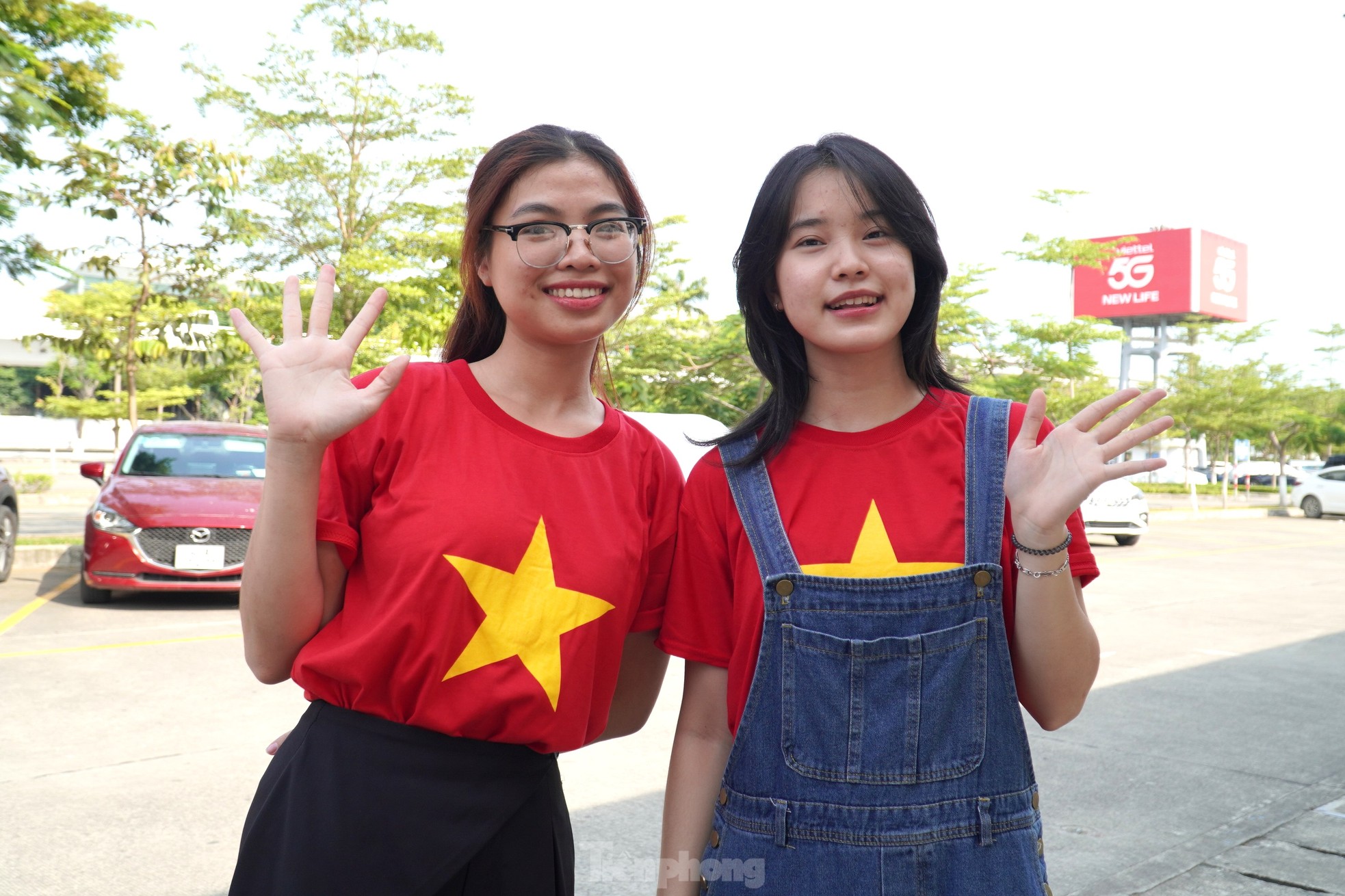 Dòng người nườm nượp đổ về sân bay Đà Nẵng- Ảnh 5.